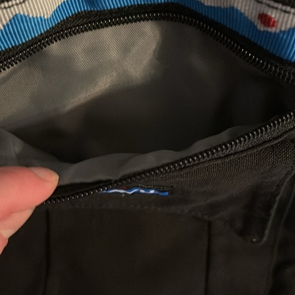 KAVU Keeper Semi Padded Sling Canvas Crossbody Black Bag - Picture 6 of 6